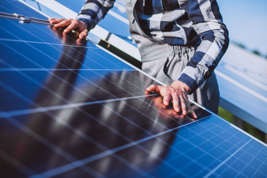 man-worker-in-the-firld-by-the-solar-panels